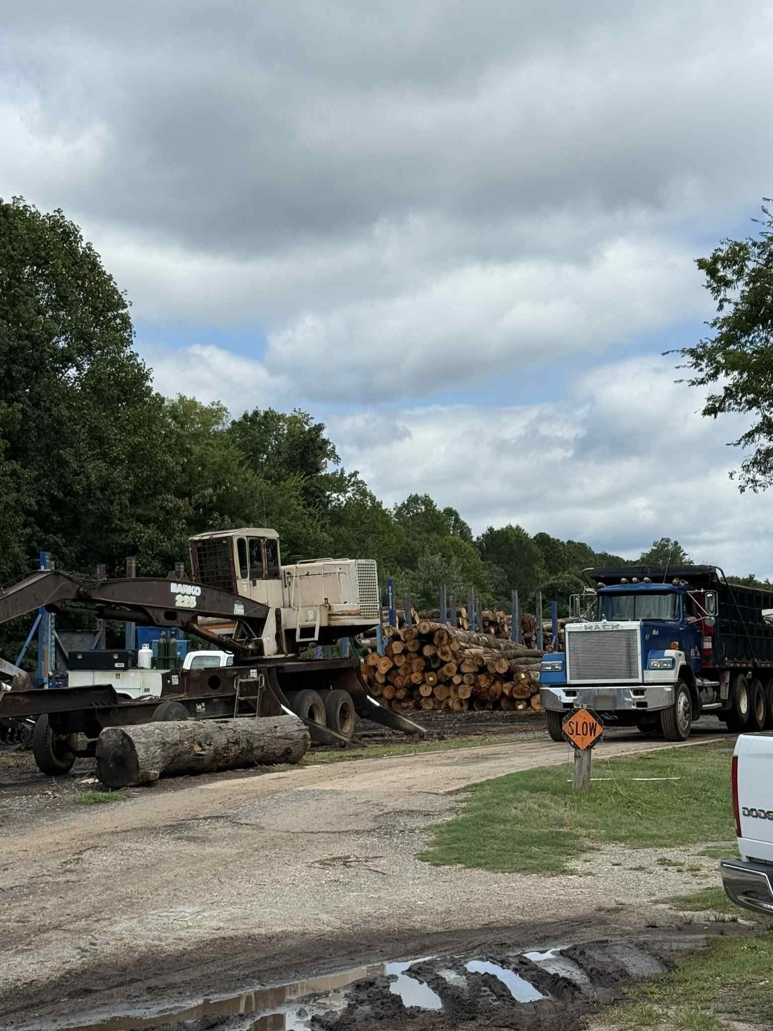 Dump truck job site support